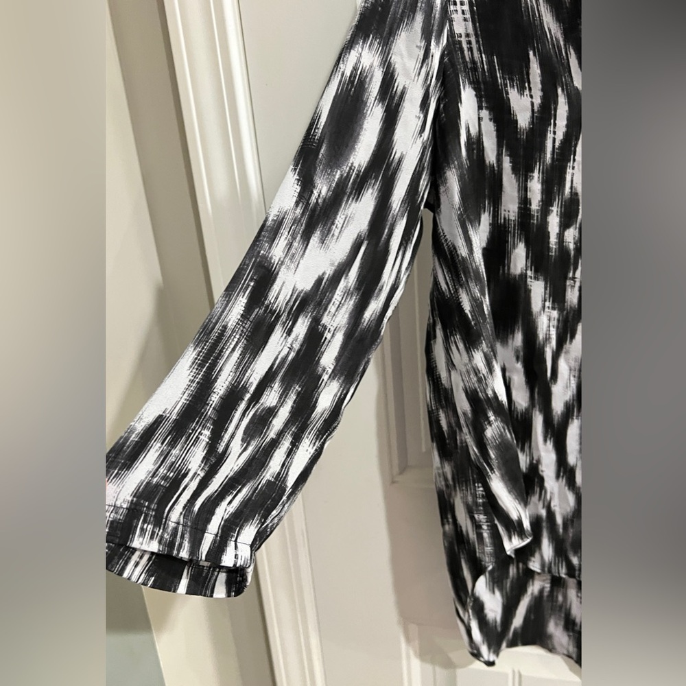 A.N.A. Women’s Blouse - Size Large - black and white - B-neck EUC - Picture 3 of 7